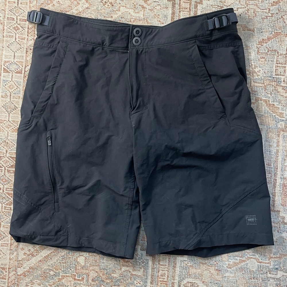 MEC Crinkum Plus Shorts - Size 38 cycling / bikepacking - charcoal